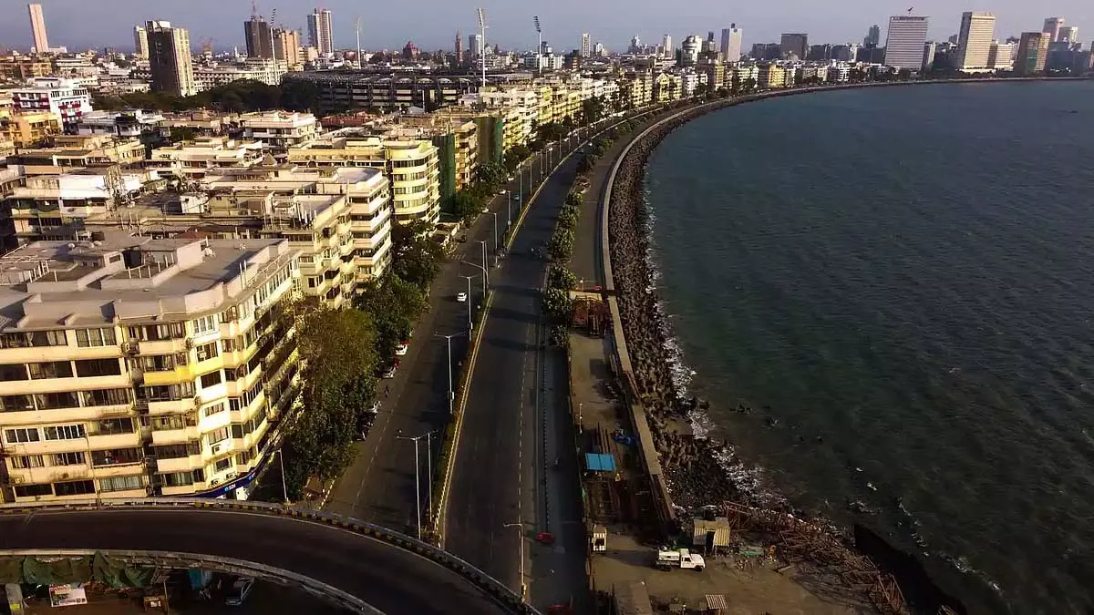 Mumbai: मरीन ड्राइव के पास 6-लेन सड़क के प्रस्ताव को लेकर निवासियों ने शामिल करने की मांग की Mumbai: मरीन ड्राइव के पास 6-लेन सड़क के प्रस्ताव को लेकर निवासियों ने शामिल करने की मांग की