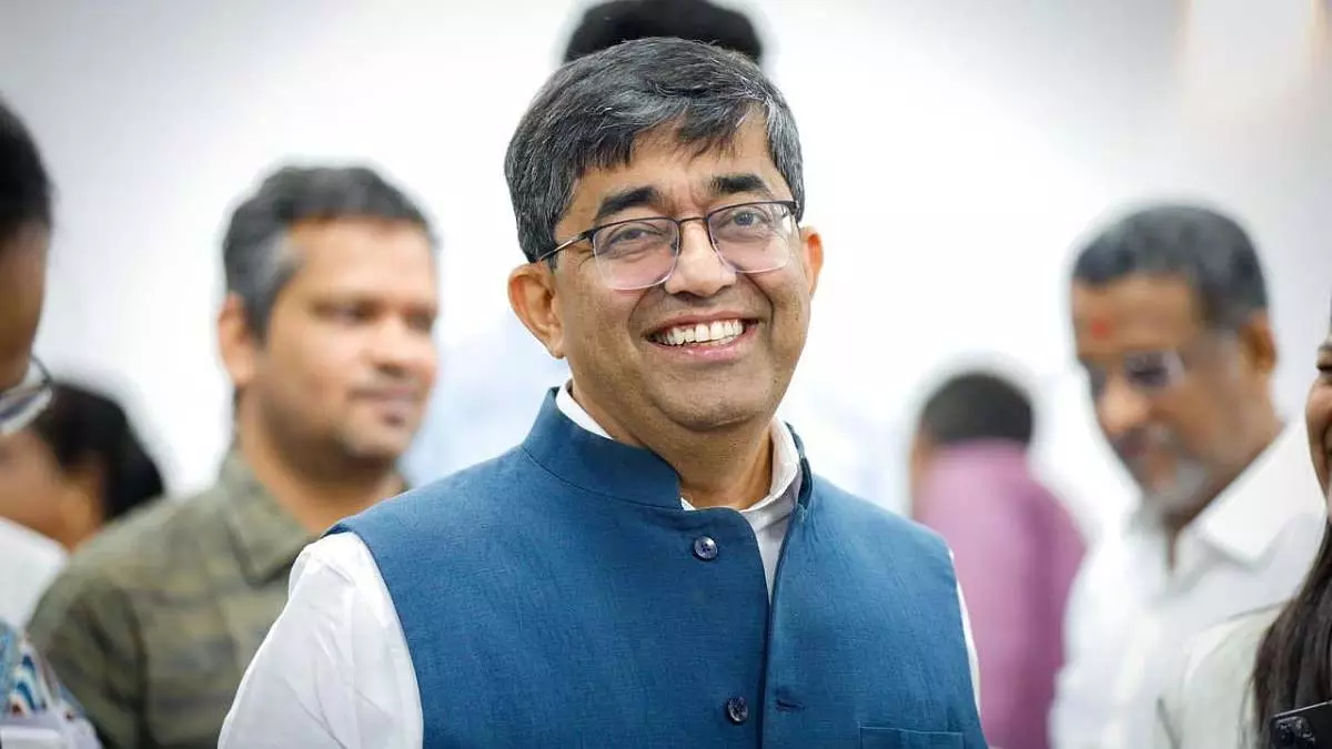 सेवानिवृत्त IAS अधिकारी प्रवीण परदेशी को महाराष्ट्र के CM का मुख्य आर्थिक सलाहकार नियुक्त किया सेवानिवृत्त IAS अधिकारी प्रवीण परदेशी को महाराष्ट्र के CM का मुख्य आर्थिक सलाहकार नियुक्त किया
