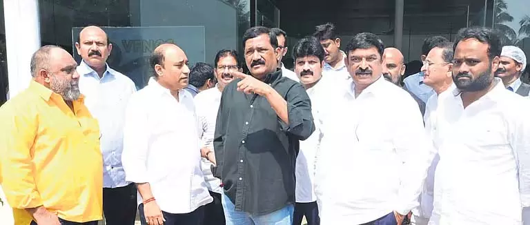 Visakhapatnam को फिल्म निर्माण केंद्र के रूप में विकसित किया जाएगा: विधायक गंता Visakhapatnam को फिल्म निर्माण केंद्र के रूप में विकसित किया जाएगा: विधायक गंता