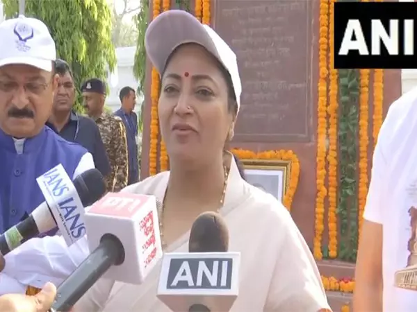 CM Gupta ने अंबेडकर जयंती की पूर्व संध्या पर मैराथन को हरी झंडी दिखाई CM Gupta ने अंबेडकर जयंती की पूर्व संध्या पर मैराथन को हरी झंडी दिखाई