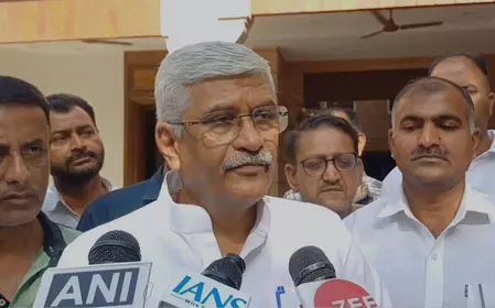 केंद्रीय मंत्री गजेंद्र सिंह शेखावत ने ममता सरकार पर साधा निशाना, बंगाल की स्थिति को बताया दुर्भाग्यपूर्ण केंद्रीय मंत्री गजेंद्र सिंह शेखावत ने ममता सरकार पर साधा निशाना, बंगाल की स्थिति को बताया दुर्भाग्यपूर्ण