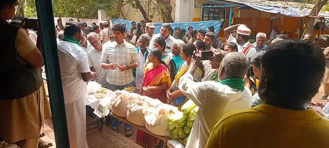 तिरुवल्लूर में जैविक कृषि उत्पाद प्रदर्शनी: कलेक्टर एम. प्रताप ने किया उद्घाटन तिरुवल्लूर में जैविक कृषि उत्पाद प्रदर्शनी: कलेक्टर एम. प्रताप ने किया उद्घाटन