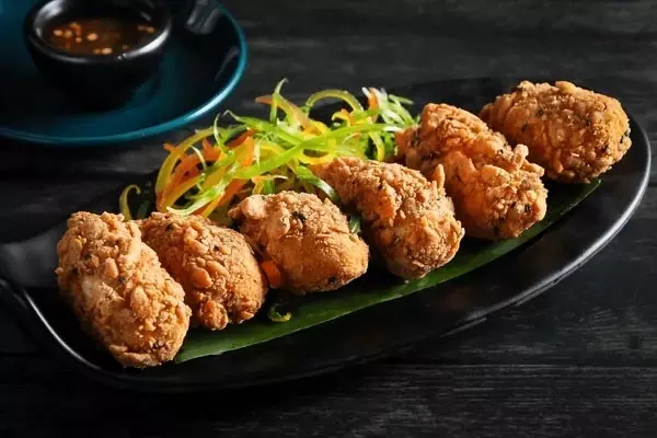Momos: घर पर ही बनाएं स्ट्रीट स्टाइल कुरकुरे मोमोज Momos: घर पर ही बनाएं स्ट्रीट स्टाइल कुरकुरे मोमोज