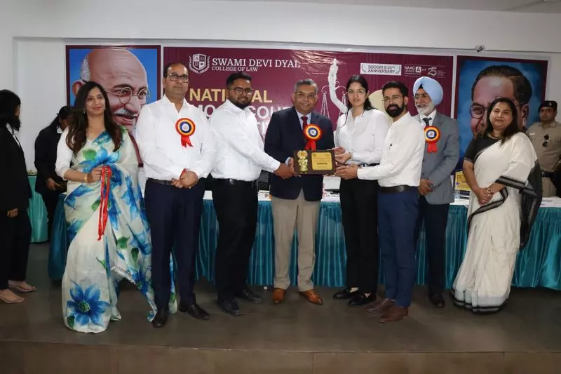 Sirsa के विद्यार्थियों ने मूट कोर्ट प्रतियोगिता में बड़ी जीत हासिल की Sirsa के विद्यार्थियों ने मूट कोर्ट प्रतियोगिता में बड़ी जीत हासिल की