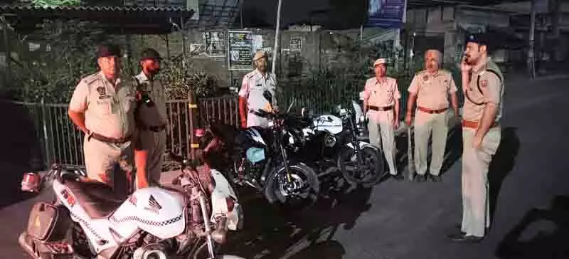 Punjab: सीमा पार से मादक पदार्थों की तस्करी रोकने के लिए ‘ऑपरेशन सतर्क’ शुरू Punjab: सीमा पार से मादक पदार्थों की तस्करी रोकने के लिए ‘ऑपरेशन सतर्क’ शुरू