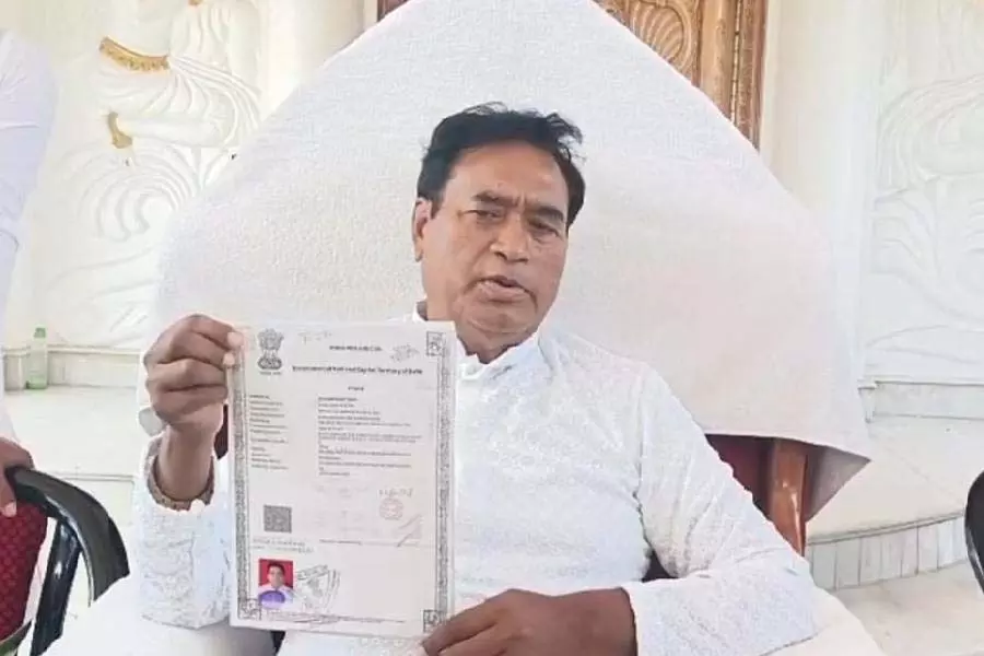 Cooch Behar पीपुल्स एसोसिएशन के दो गुटों के नेताओं में टकराव Cooch Behar पीपुल्स एसोसिएशन के दो गुटों के नेताओं में टकराव
