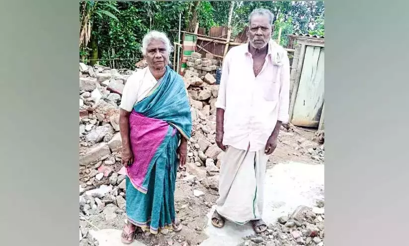 Kerala: बुजुर्ग दंपत्ति ने बेटी के खिलाफ शिकायत दर्ज कराई Kerala: बुजुर्ग दंपत्ति ने बेटी के खिलाफ शिकायत दर्ज कराई