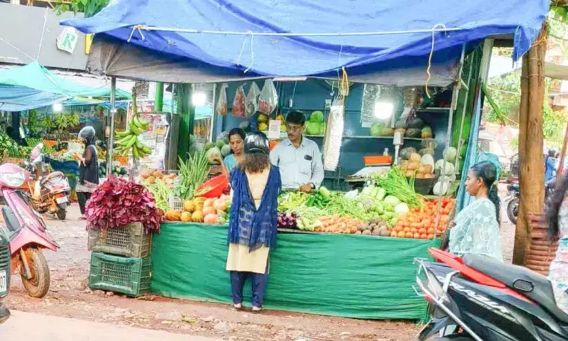 Kerala: कुदुम्बश्री बोर्ड ने अवैध व्यापार के आरोप में व्यापारी नेता को गिरफ्तार किया Kerala: कुदुम्बश्री बोर्ड ने अवैध व्यापार के आरोप में व्यापारी नेता को गिरफ्तार किया