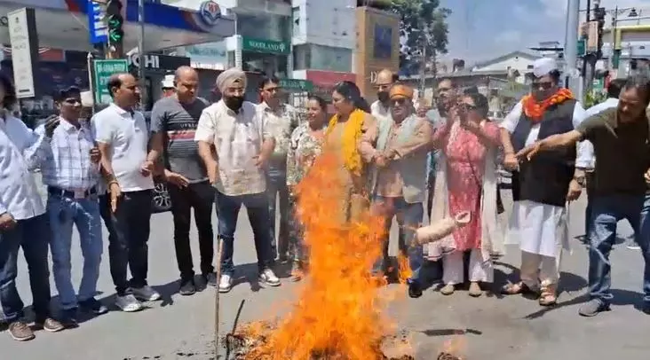 Dehradun: बढ़ती महंगाई को लेकर कांग्रेस का हल्लाबोल, उग्र आंदोलन की दी चेतावनी Dehradun: बढ़ती महंगाई को लेकर कांग्रेस का हल्लाबोल, उग्र आंदोलन की दी चेतावनी