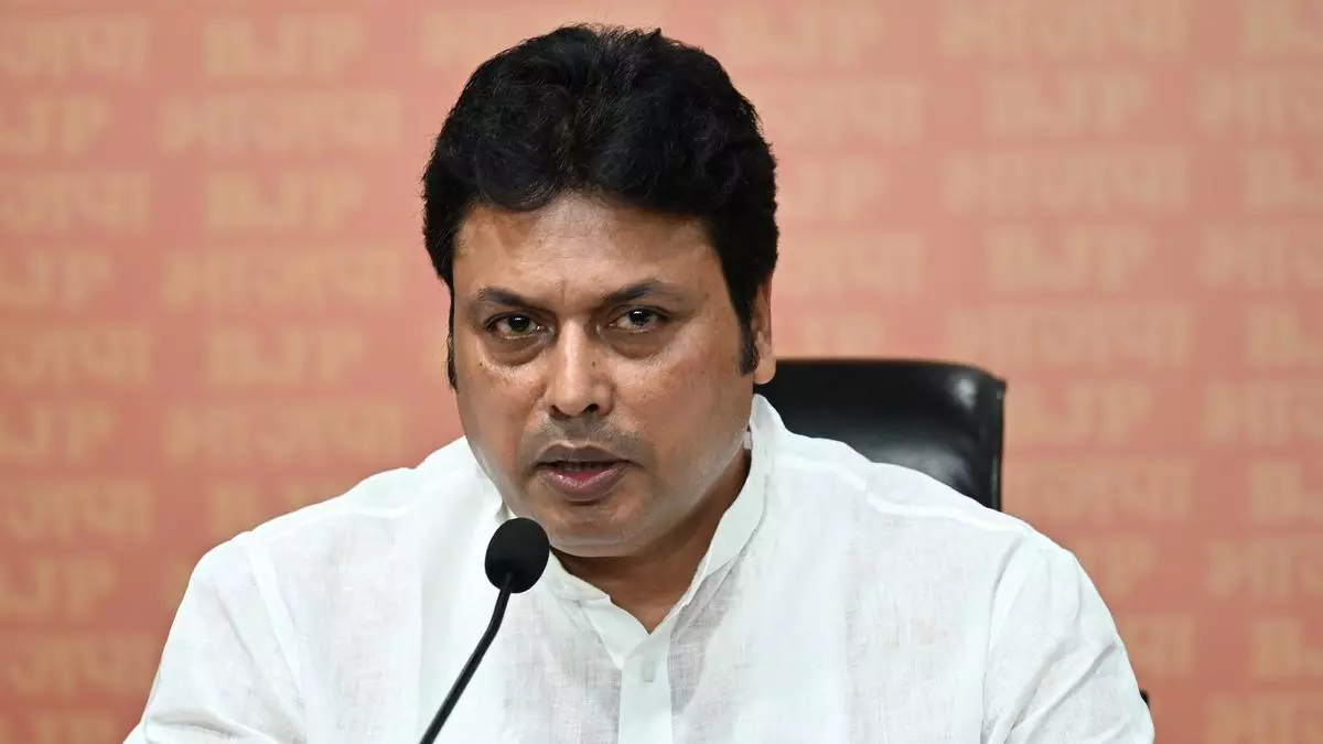 Tripura मंदिर से सोने की चोरी? पूर्व सीएम और सीपीआई(एम) ने लगाए आरोप Tripura मंदिर से सोने की चोरी? पूर्व सीएम और सीपीआई(एम) ने लगाए आरोप