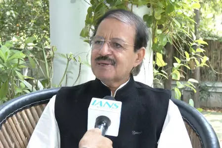 राशिद अल्वी की मांग वक्फ कानून वापस ले केंद्र सरकार, टीएमसी को भी दी नसीहत राशिद अल्वी की मांग वक्फ कानून वापस ले केंद्र सरकार, टीएमसी को भी दी नसीहत
