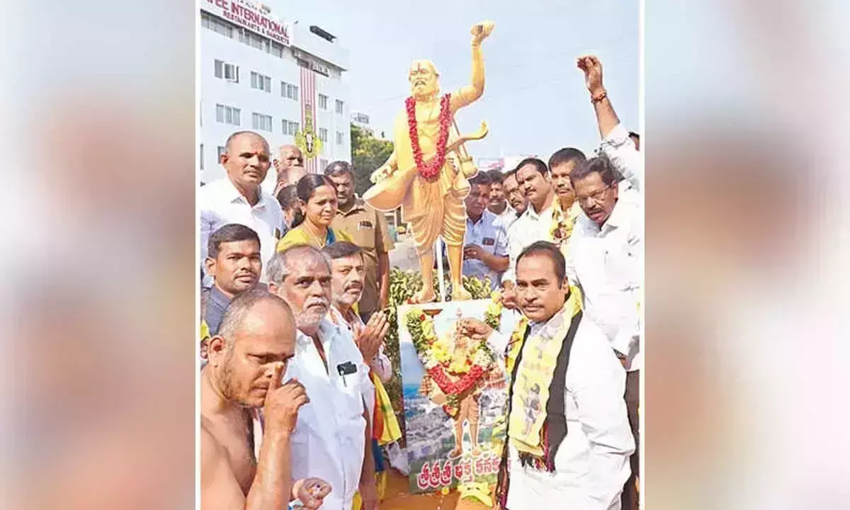 भक्त कनक दास प्रतिमा स्थापना के लिए भूमि पूजा आयोजित की गई भक्त कनक दास प्रतिमा स्थापना के लिए भूमि पूजा आयोजित की गई