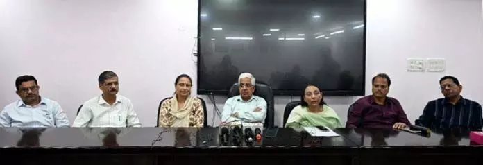 JU की अंतर्राष्ट्रीय टीम को फंडामेंटल फिजिक्स में ब्रेकथ्रू पुरस्कार 2025 से सम्मानित किया JU की अंतर्राष्ट्रीय टीम को फंडामेंटल फिजिक्स में ब्रेकथ्रू पुरस्कार 2025 से सम्मानित किया