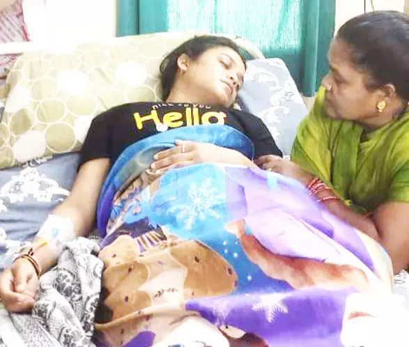 बिच्छू ने महिला टीचर को डसा, तूता धरना स्थल में हड़कंप बिच्छू ने महिला टीचर को डसा, तूता धरना स्थल में हड़कंप