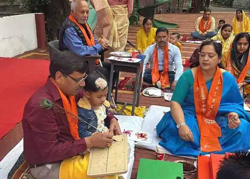 DAV ने युवा शिक्षार्थियों के लिए दीक्षा समारोह आयोजित किया DAV ने युवा शिक्षार्थियों के लिए दीक्षा समारोह आयोजित किया