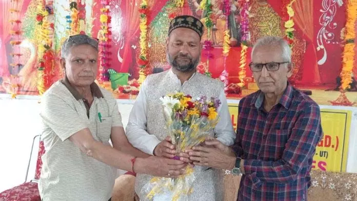 कश्मीरी पंडितों की वापसी के लिए भारत सरकार को धार्मिक विद्वानों को शामिल करना चाहिए: MLA कश्मीरी पंडितों की वापसी के लिए भारत सरकार को धार्मिक विद्वानों को शामिल करना चाहिए: MLA