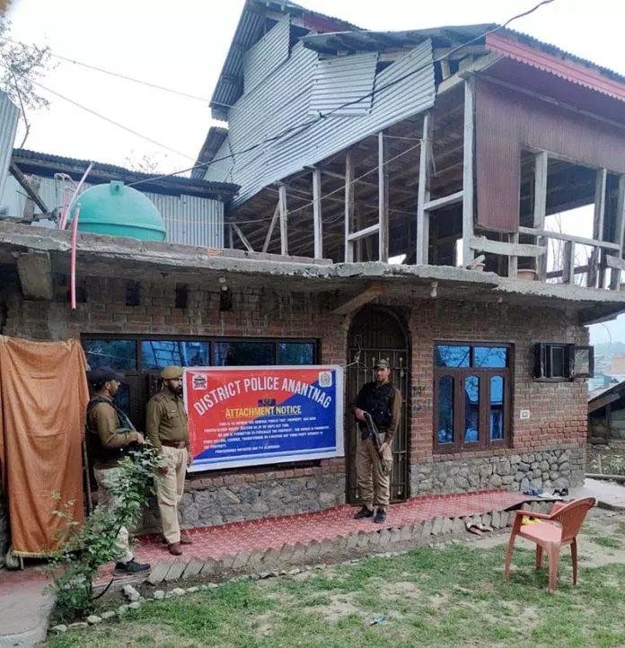 Jammu: पुलिस ने 1.2 करोड़ रुपये की संपत्ति जब्त की Jammu: पुलिस ने 1.2 करोड़ रुपये की संपत्ति जब्त की
