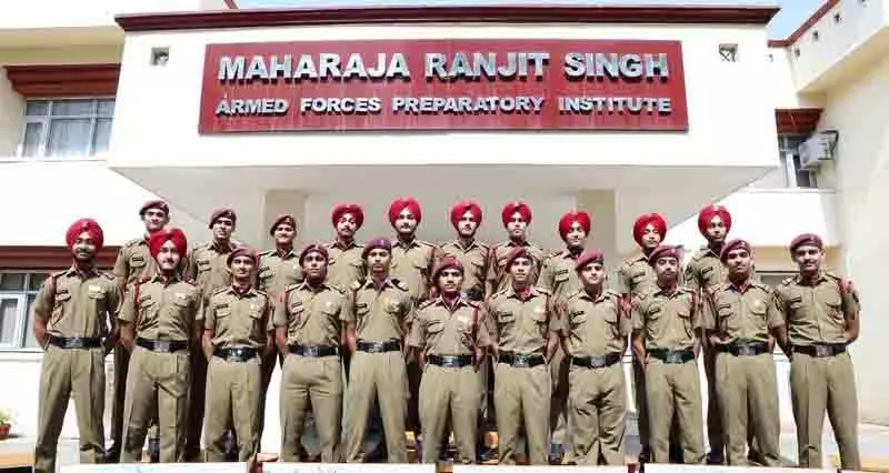 Mohali संस्थान ने राष्ट्रीय रक्षा अकादमी में अपना अब तक का सबसे बड़ा बैच भेजा Mohali संस्थान ने राष्ट्रीय रक्षा अकादमी में अपना अब तक का सबसे बड़ा बैच भेजा