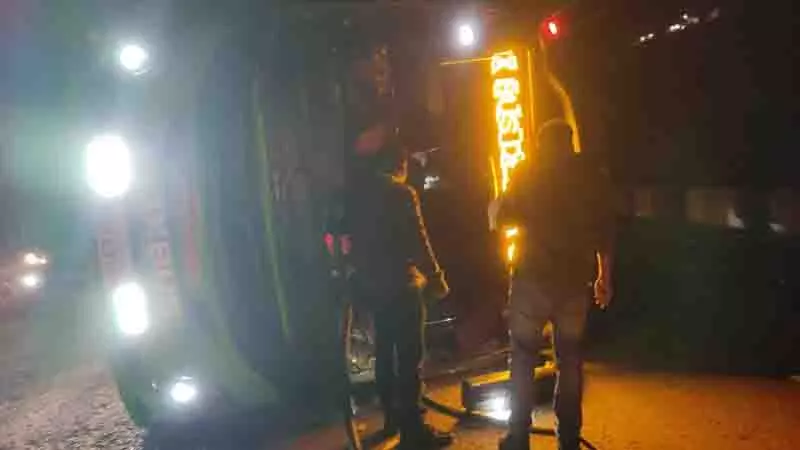 Mandi में कीरतपुर-मनाली मार्ग पर वोल्वो बस पलटने से 20 लोग घायल Mandi में कीरतपुर-मनाली मार्ग पर वोल्वो बस पलटने से 20 लोग घायल