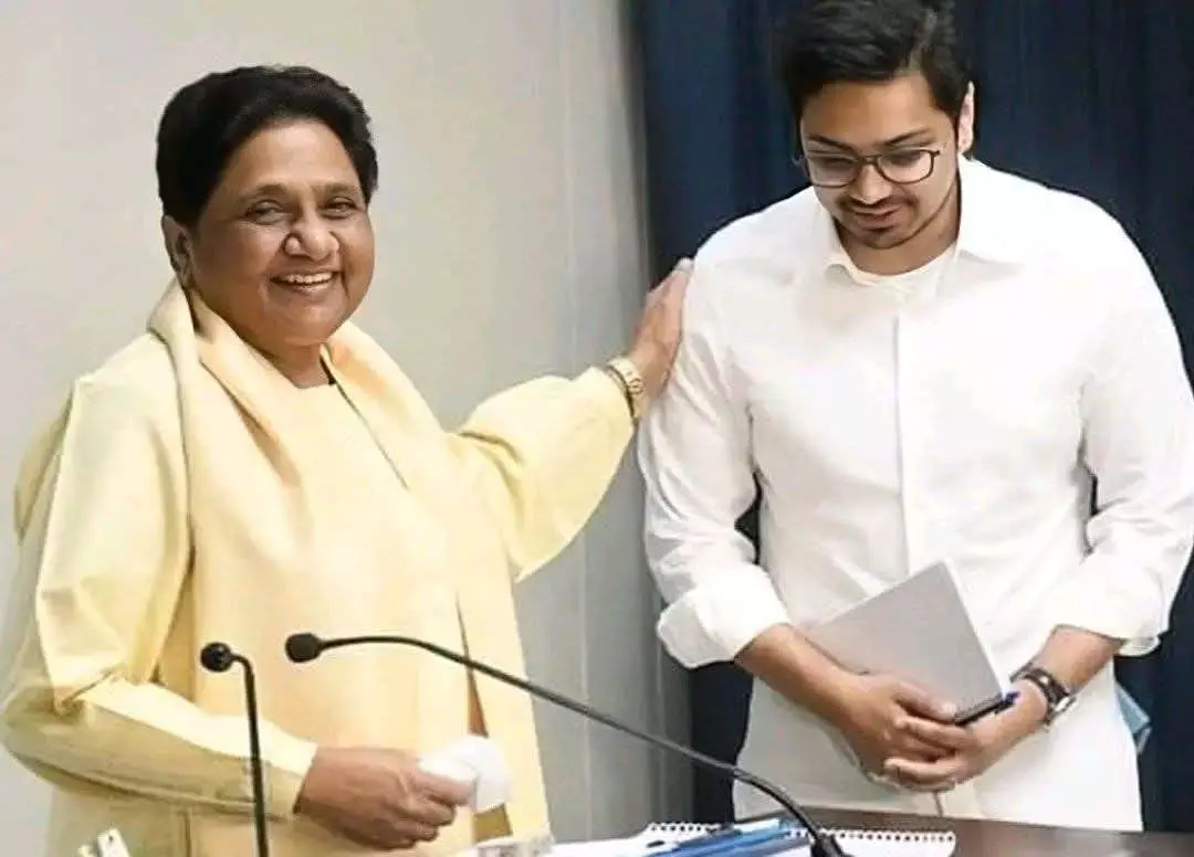 मायावती से आकाश आनंद ने मांगी माफी, बोले- बहनजी ही हैं मेरे राजनीतिक गुरु मायावती से आकाश आनंद ने मांगी माफी, बोले- बहनजी ही हैं मेरे राजनीतिक गुरु