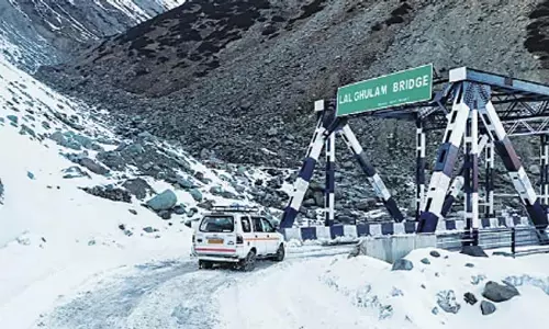 मुगल रोड बंद, शोपियां में व्यापार और यात्रा प्रभावित मुगल रोड बंद, शोपियां में व्यापार और यात्रा प्रभावित