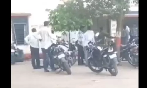 खिड़की से घर अंदर डाला पेट्रोल और सनकी ने लगाई आग, ब्रेकअप होने से था नाराज
