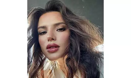 Bella Thorne ने पूर्व सह-कलाकार मिकी राउर्के पर सेट पर उनके जननांगों को चोट पहुंचाने का आरोप लगाया