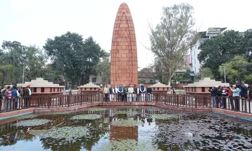 जलियांवाला बाग पहुंचे भूपेश बघेल, अमर बलिदानियों को किया नमन जलियांवाला बाग पहुंचे भूपेश बघेल, अमर बलिदानियों को किया नमन