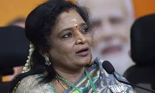 तमिलनाडु में कमल दो पत्तियों वाला खिलता है: Tamilisai तमिलनाडु में कमल दो पत्तियों वाला खिलता है: Tamilisai