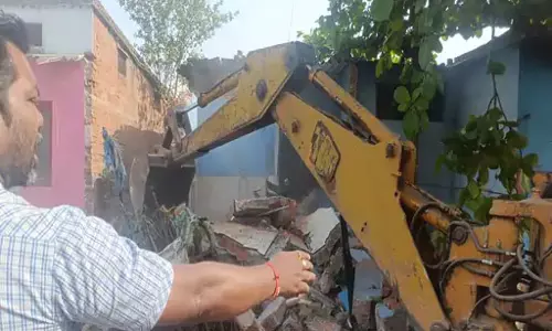 60 घरों में बुलडोजर की कार्रवाई, भिलाई में अतिक्रमण हटाए गए 60 घरों में बुलडोजर की कार्रवाई, भिलाई में अतिक्रमण हटाए गए