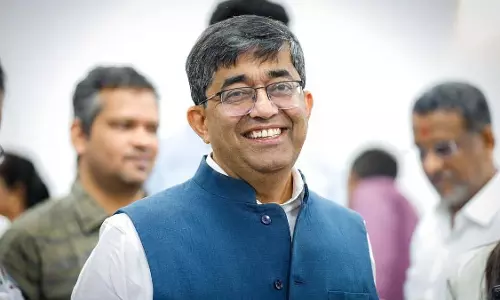 सेवानिवृत्त IAS अधिकारी प्रवीण परदेशी को महाराष्ट्र के CM का मुख्य आर्थिक सलाहकार नियुक्त किया
