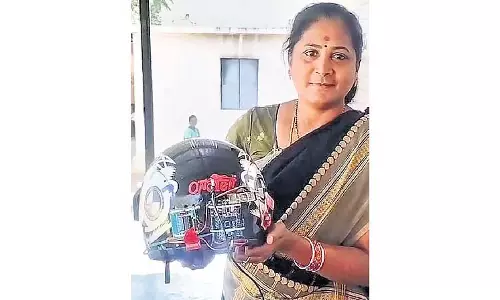 AP: त्रासदी से जीत तक ओडिशा में विज्ञान शिक्षक ने किया स्मार्ट हेलमेट का आविष्कार