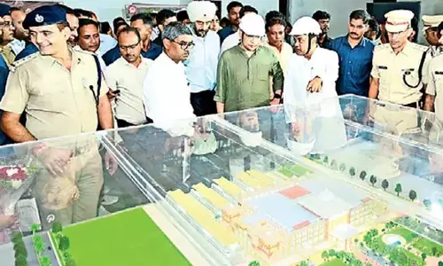 अश्विनी ने पुरी रेलवे स्टेशन के कार्यों का निरीक्षण किया अश्विनी ने पुरी रेलवे स्टेशन के कार्यों का निरीक्षण किया