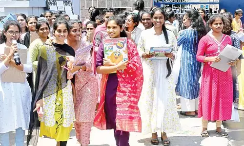 AP: इंटरमीडिएट प्रथम वर्ष की परीक्षा में लड़कियां लड़कों से आगे-2025