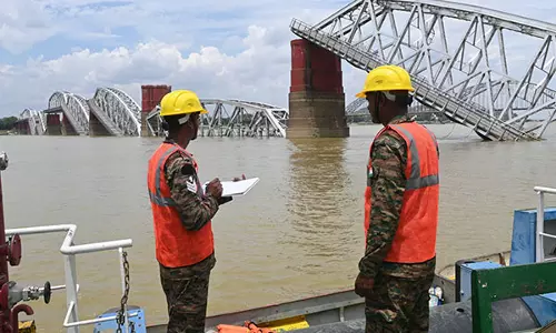 ऑपरेशन ब्रह्मा: भारतीय सेना के इंजीनियरों ने Myanmar में भूकंप से हुए नुकसान का आकलन किया ऑपरेशन ब्रह्मा: भारतीय सेना के इंजीनियरों ने Myanmar में भूकंप से हुए नुकसान का आकलन किया