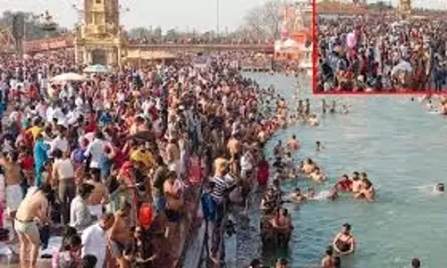 Haridwar: हर की पौड़ी पर श्रद्धालुओं ने लगाई पवित्र डुबकी, उमड़ी आस्था की लहर Haridwar: हर की पौड़ी पर श्रद्धालुओं ने लगाई पवित्र डुबकी, उमड़ी आस्था की लहर