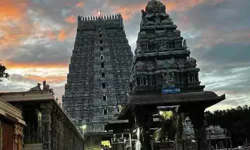 Andhra: चैत्र पूर्णिमा पर दुर्गा मंदिर में गिरि प्रदक्षिणा Andhra: चैत्र पूर्णिमा पर दुर्गा मंदिर में गिरि प्रदक्षिणा