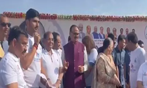 UP Dy CM Brajesh Pathak ने अंबेडकर मैराथन में हिस्सा लिया