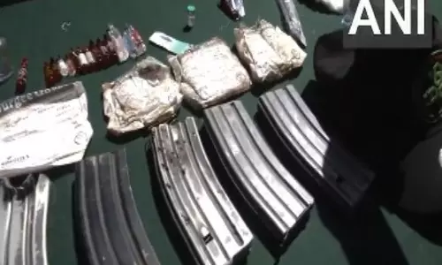 Kishtwar मुठभेड़ के बाद सुरक्षा बलों ने राइफलें और दवाइयां जब्त कीं Kishtwar मुठभेड़ के बाद सुरक्षा बलों ने राइफलें और दवाइयां जब्त कीं
