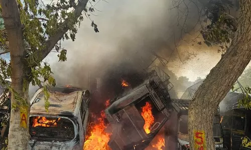 Haryana : मिनी सचिवालय के पास लगी आग में जब्त वाहन जलकर खाक