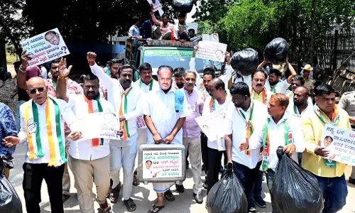 Bengaluru : कांग्रेस ने एचडीके के बयान की निंदा करते हुए फिर से विरोध प्रदर्शन किया