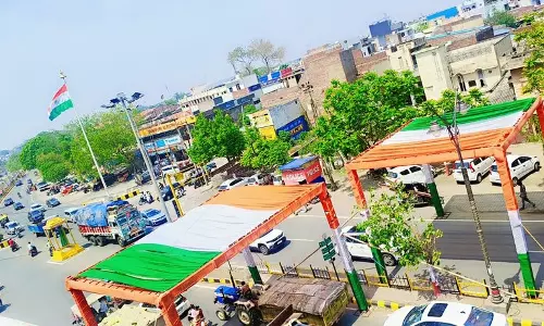 Haryana : प्रधानमंत्री के दौरे से पहले नगर निगम ने दोनों शहरों को तिरंगे के रंग में सजाया Haryana : प्रधानमंत्री के दौरे से पहले नगर निगम ने दोनों शहरों को तिरंगे के रंग में सजाया