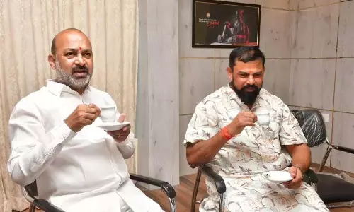 बंदी संजय ने पार्षदों को MIM का समर्थन न करने की चेतावनी दी बंदी संजय ने पार्षदों को MIM का समर्थन न करने की चेतावनी दी