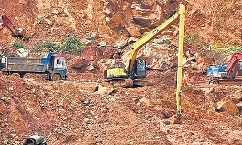 राज्य में 82 संभावित भूस्खलन-बाढ़ क्षेत्र चिन्हित, लेकिन सरकार ने नहीं की कोई कार्रवाई राज्य में 82 संभावित भूस्खलन-बाढ़ क्षेत्र चिन्हित, लेकिन सरकार ने नहीं की कोई कार्रवाई