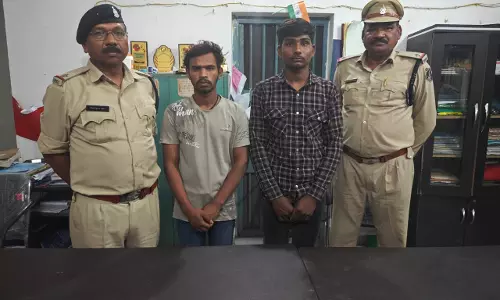 सब्जी मार्केट जा रहे ग्रामीण के साथ लूटपाट, दो अरेस्ट सब्जी मार्केट जा रहे ग्रामीण के साथ लूटपाट, दो अरेस्ट