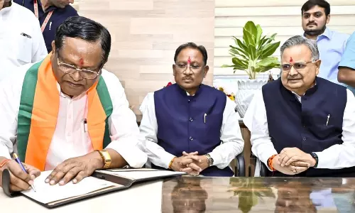 राम सेवक पैकरा ने संभाला पदभार, साय और रमन रहे मौजूद राम सेवक पैकरा ने संभाला पदभार, साय और रमन रहे मौजूद