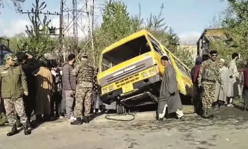 Handwara दुर्घटना में 2 छात्रों की मौत, 22 घायल