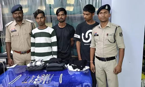 महिला अधिकारी के घर लाखों की चोरी, लाभांडी के तीन लड़के गिरफ्तार