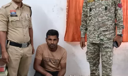 छाल पुलिस ने दबिश देकर शराब कोचिया को दबोचा छाल पुलिस ने दबिश देकर शराब कोचिया को दबोचा