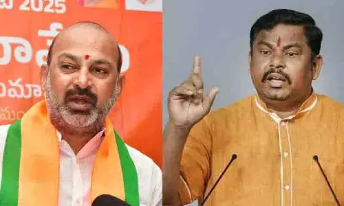 Hyderabad: केंद्रीय मंत्री बंदी संजय ने गोशामहल विधायक राजा सिंह से की मुलाकात